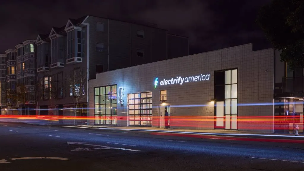 Die erste Indoor-Ladestation von Electrify America wird in San Francisco eröffnet